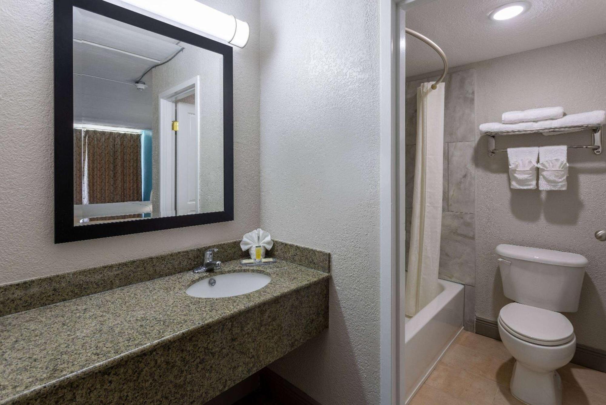 Travelodge By Wyndham Kingsland Ga Exterior photo